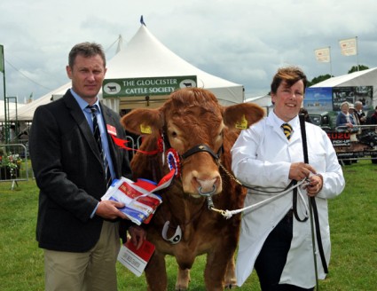 Supreme Champion Foxhillfarm Grace with Melanie Alford & Chris Pennie